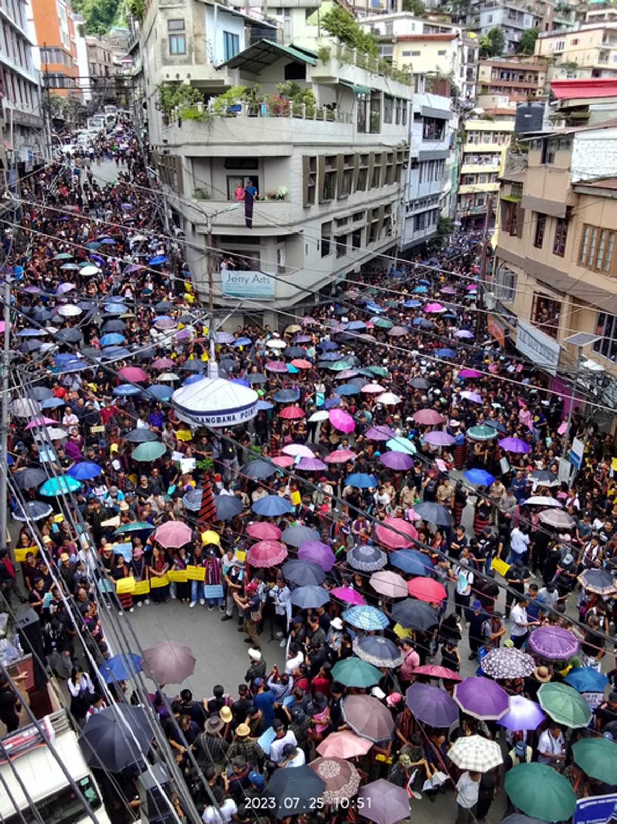 मणिपुर हिंसा : मिजोरम में एकजुटता मार्च के लिए हजारों लोगों ने हिस्सा लिया